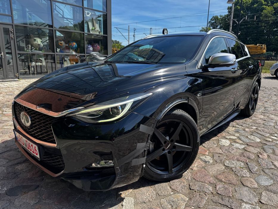Infiniti Q30