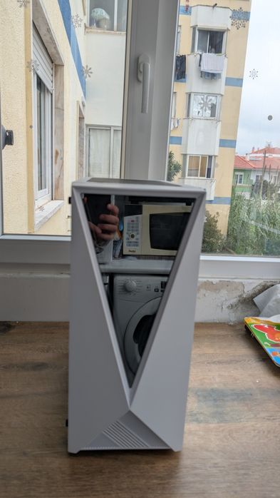 Caixa ATX Kolink Void White RGB Tempered Glass Branca