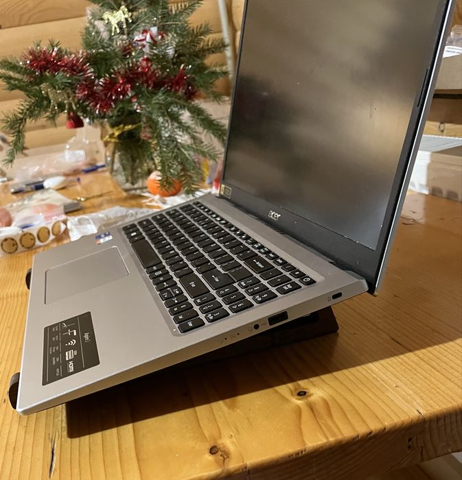 Дерев'яна підставка для ноутбука