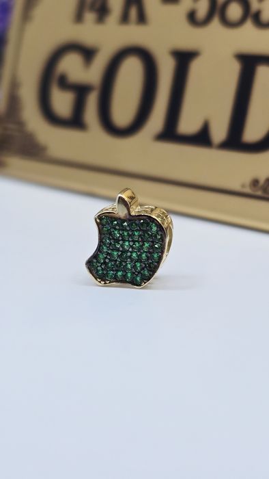 Złoty charms jabłko zielona cyrkonia próba 585 14k