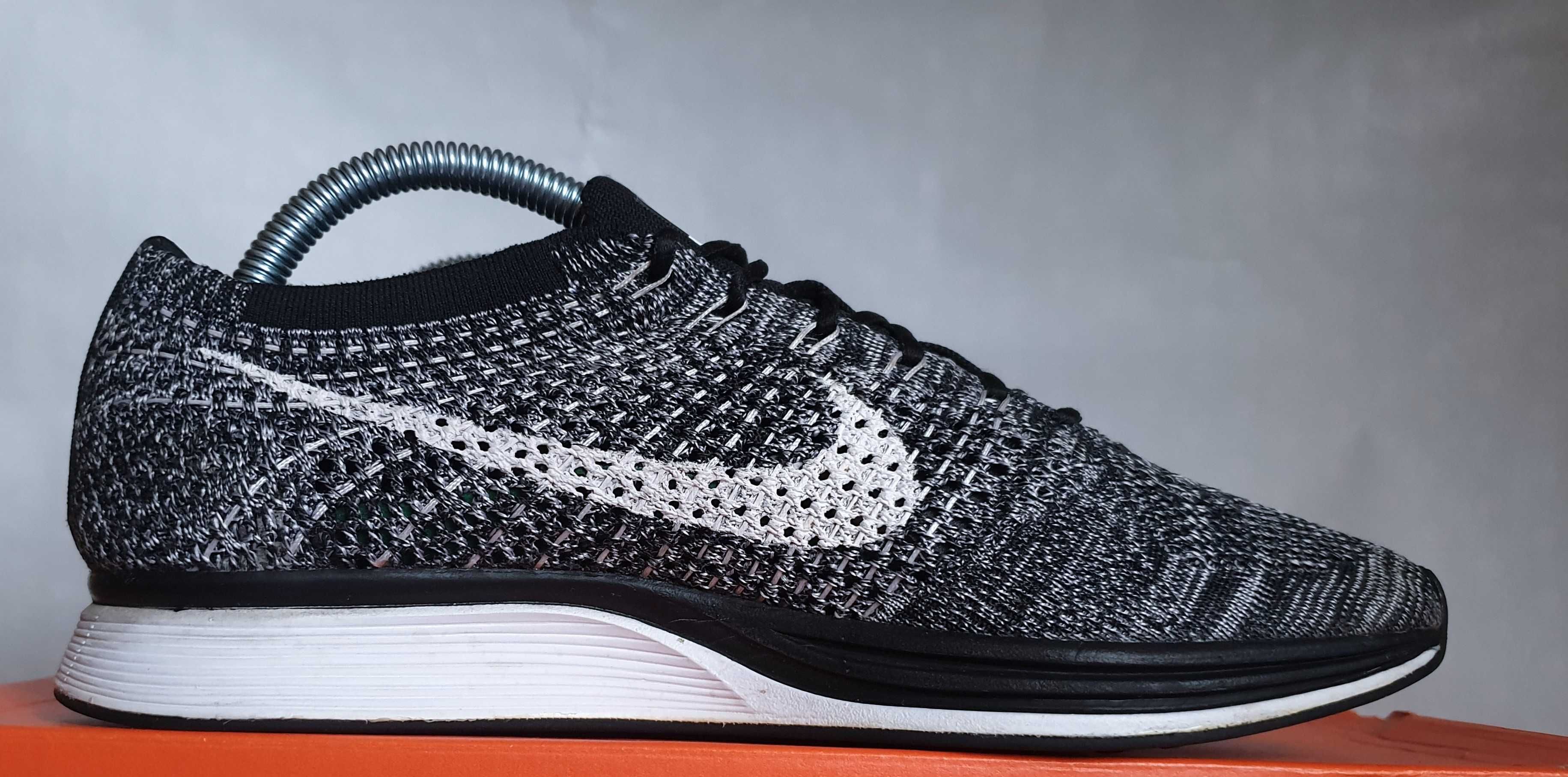Flyknit racer oreo 2 hotsell