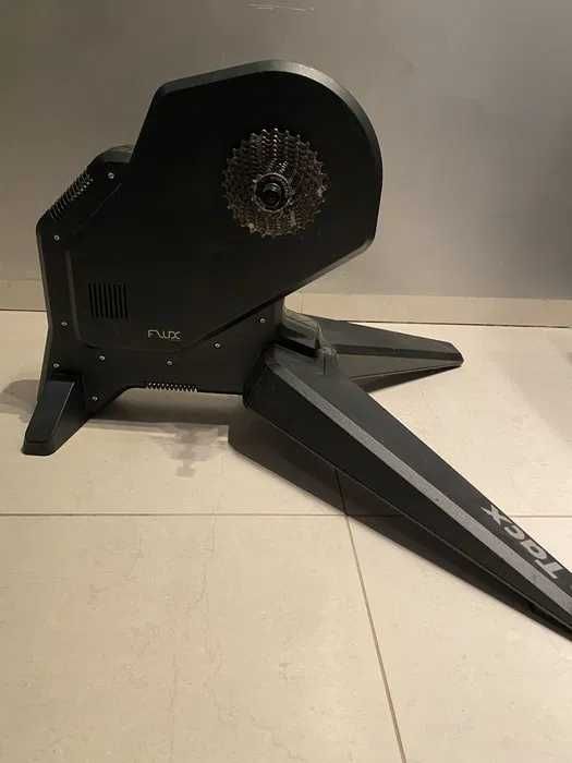 Trenażer TACX FLUX Smart T2900