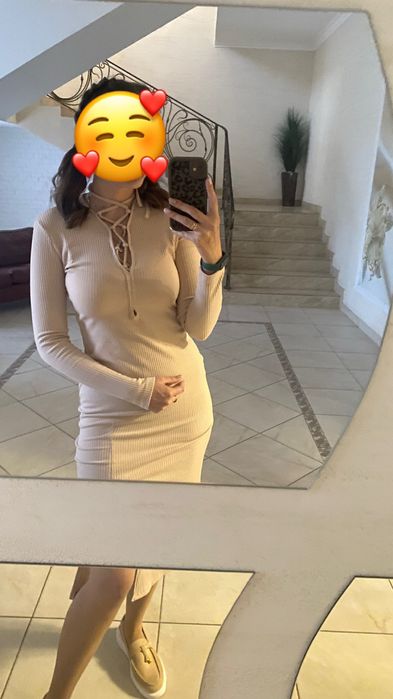 Облягаюча  бежева сукня  на весну/осінь  50 розміру