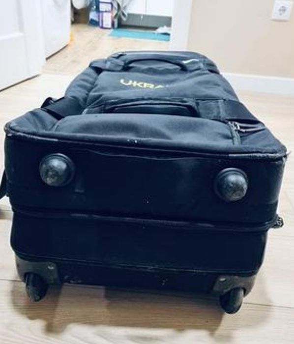 Продам чемодан Nike Fiftyone 49 Cabin Roller 69 L.