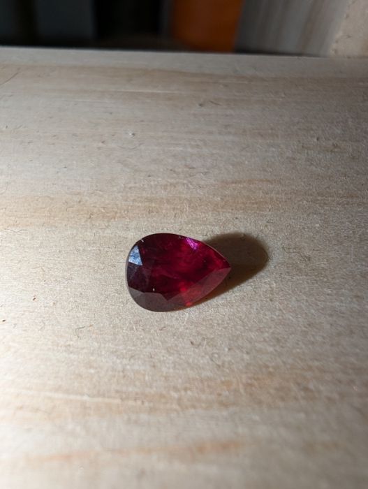 Rubi natural não tratado - sangue de pombo