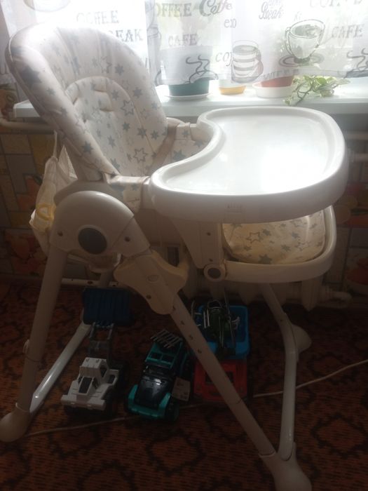 Стілець для годування