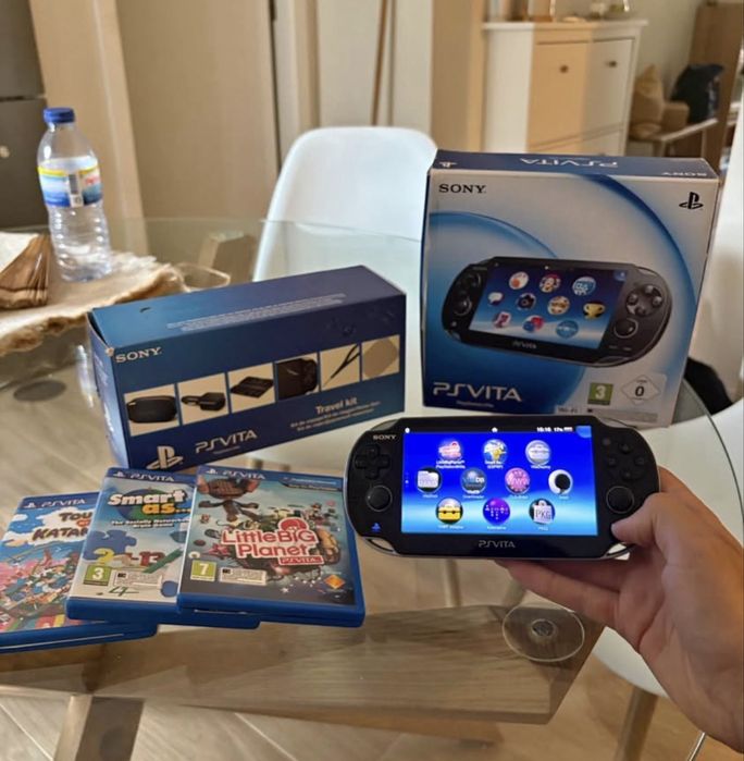 PSP Vita Oled + Travel Kit + jogos