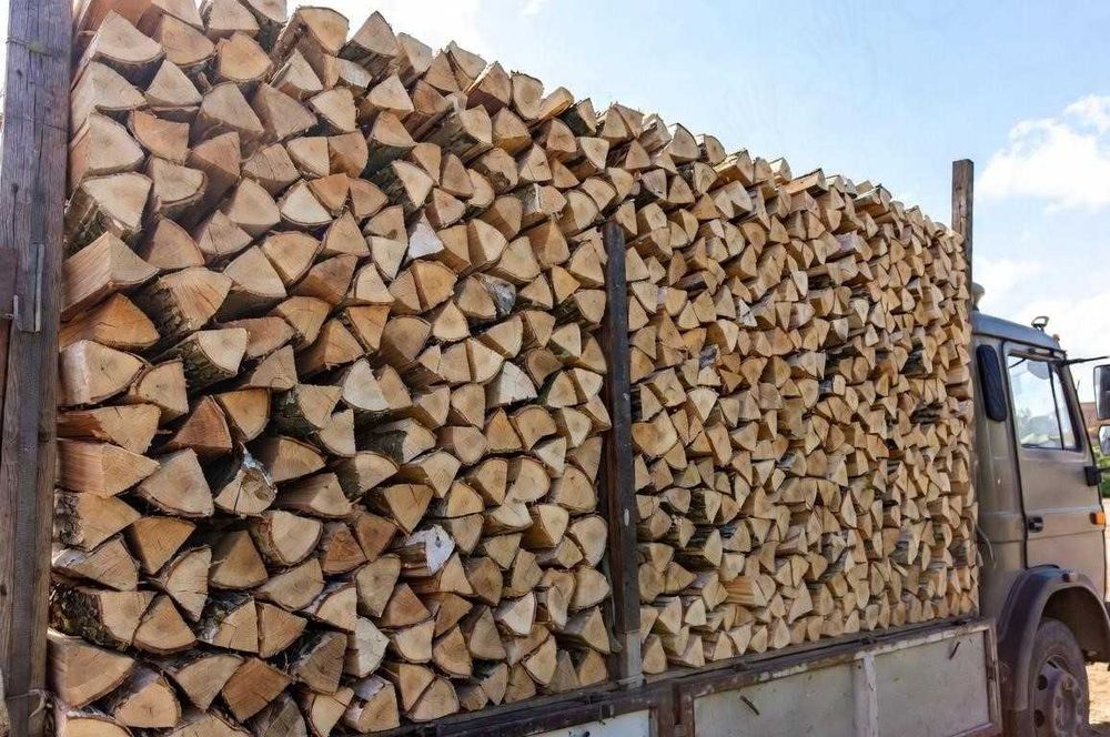 Дрова рубані колоті дуб, ясен твердих порід укладені з доставкою 5,5 куб