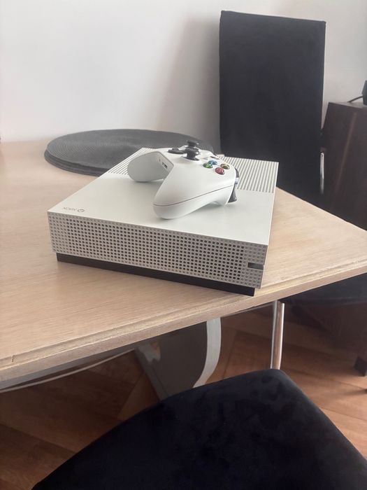 XBOX ONE S + pad
