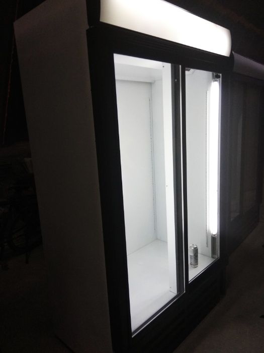 Рабочие, подготовленные, комплектные Шкафы Витринные Холодильные б/у