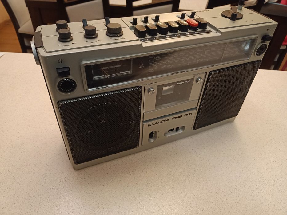 Stary radiomagnetofon