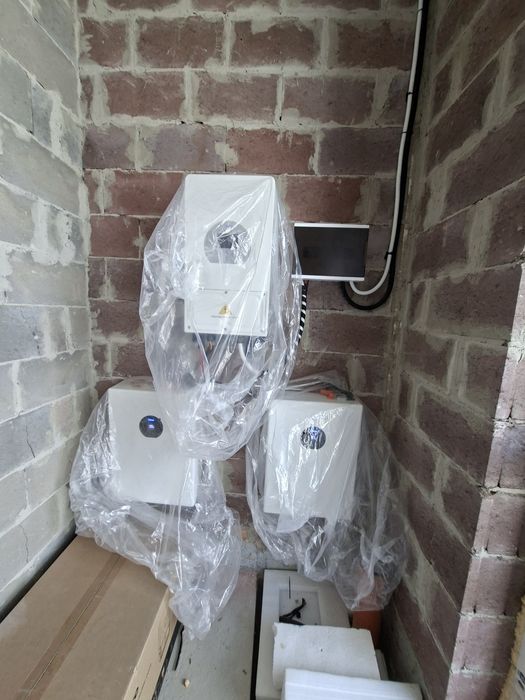 Продаж котеджу з міськими комунікаціями і енергонезалежностю