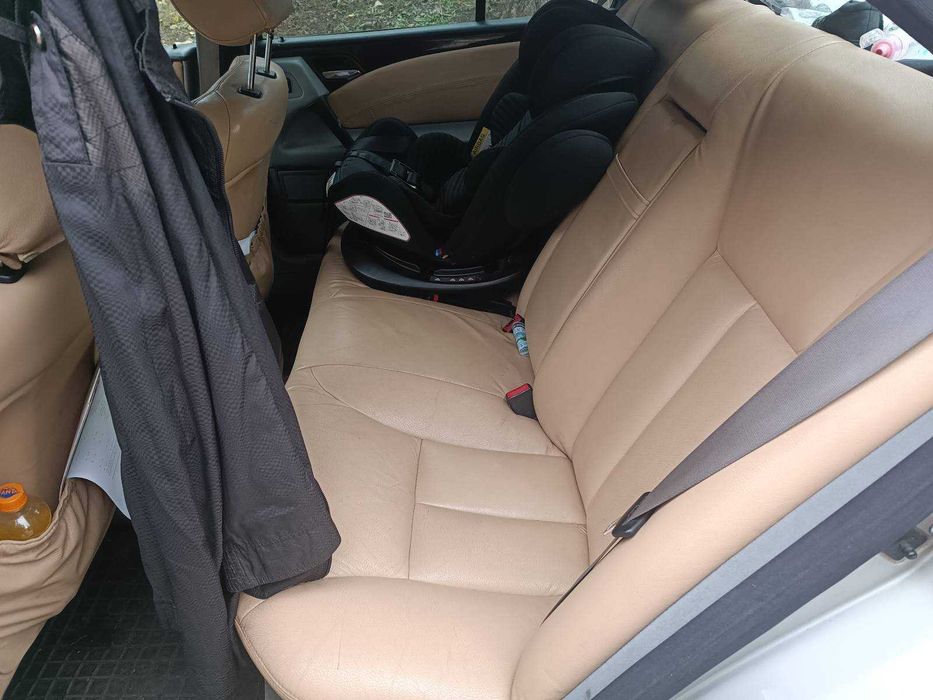Mercedes-Benz E320