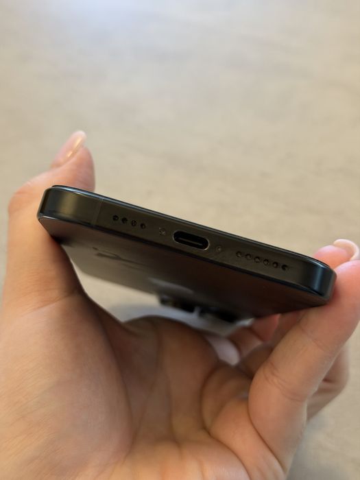 Продам Iphone 16 Pro Max