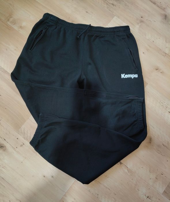 Czarne bawełniane spodnie dresowe marki Kempa capture używane XXXL