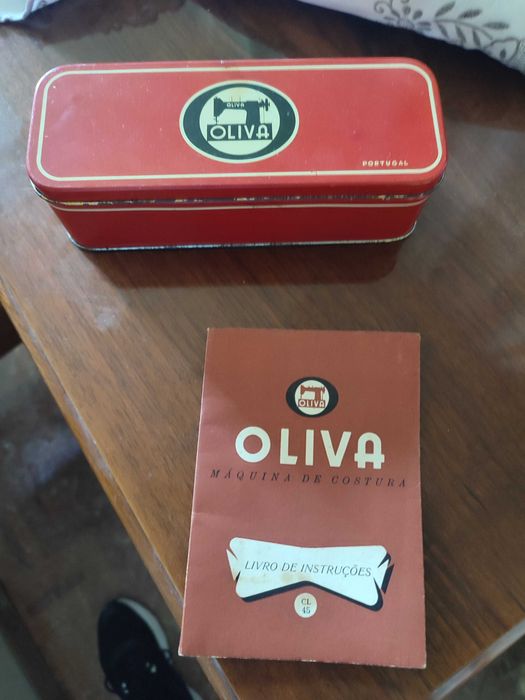 Máquina de costura OLIVA c/ móvel mod. CL45