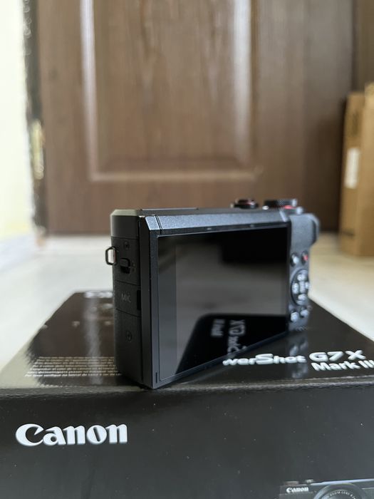 Новий/внаявності/Canon PowerShot G7X Mark III black