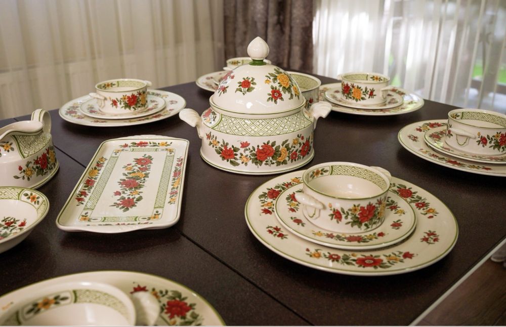 Фарфоровый столовый сервиз фирмы Villeroy Boch серия Summerday
