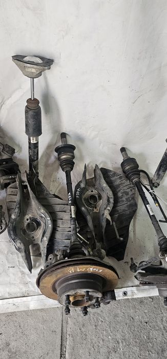 Важель, ричаг  ,цапфа  , піввісь  bmw f30