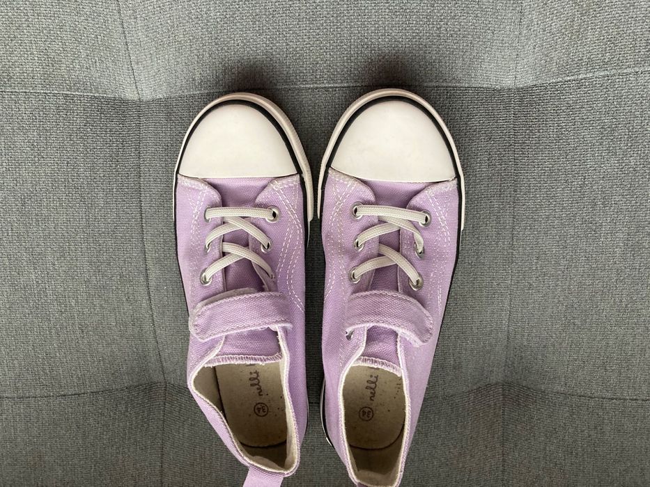 Trampki na W-f z białą podeszwą rozmiar 34