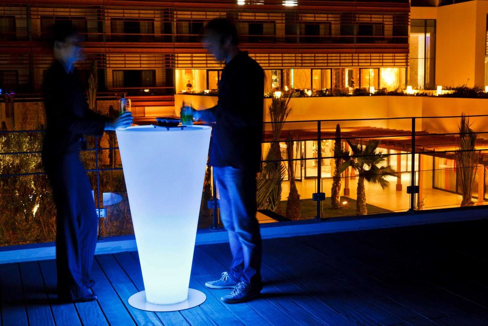 Mobiliario led bares vasos e mesas