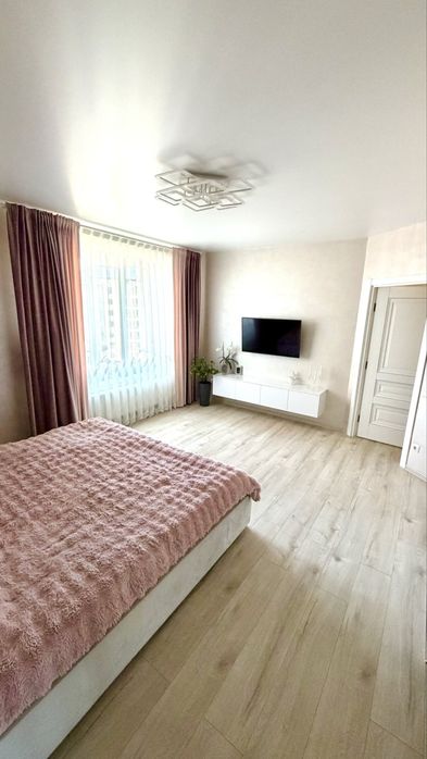 Продаж 2к квартири з меблями та технікою . Індивідуальне опалення.