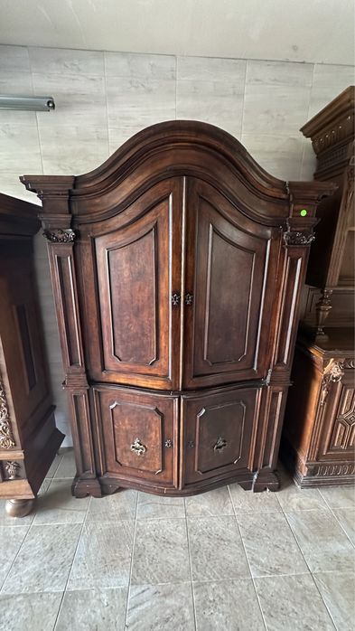 Piekna antyczna szafa