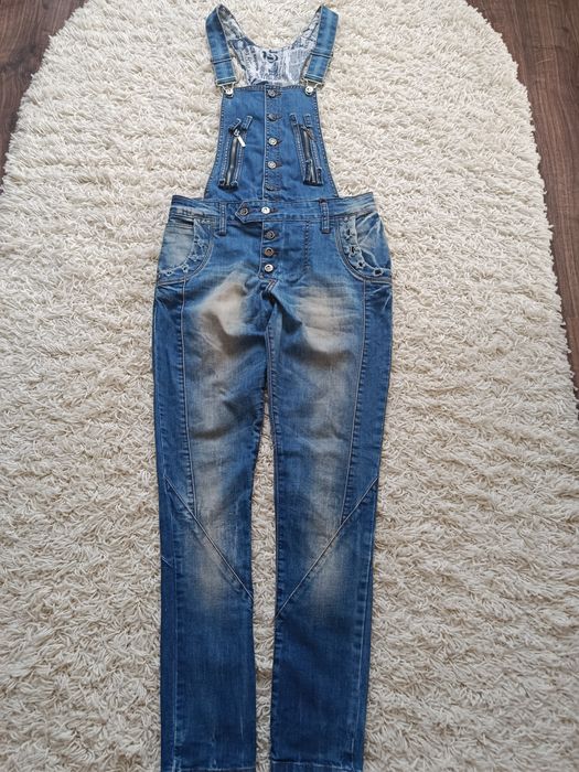 Продам женские джинсы.