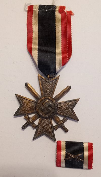 Militaria de Trincheira Werhmatch Cruz de Mérito com Espadas