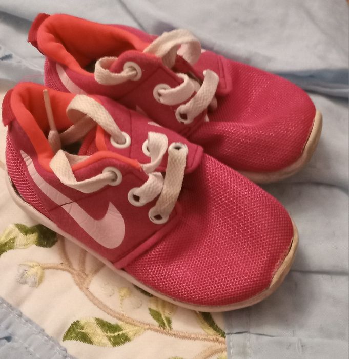 Продам детскую обувь на 1.5 - 2 годика