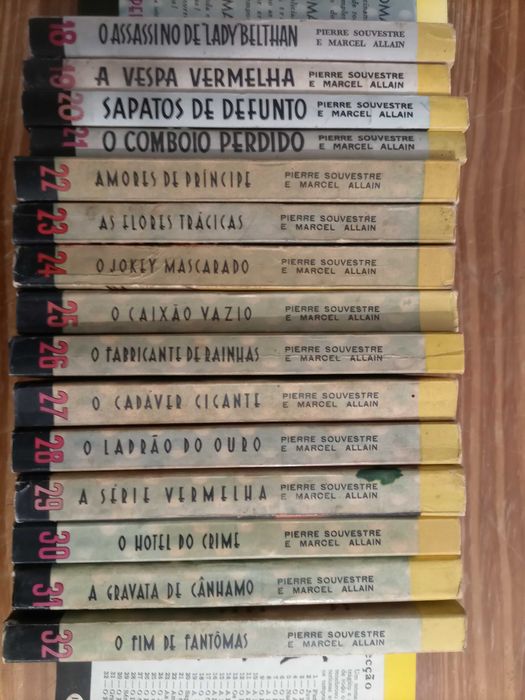Livros da Colecção Fantômas, em bom estado.