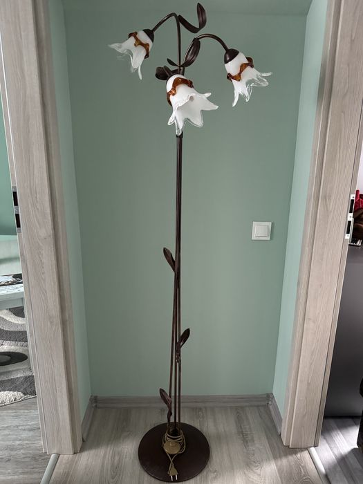 Lampa stojąca kwiat