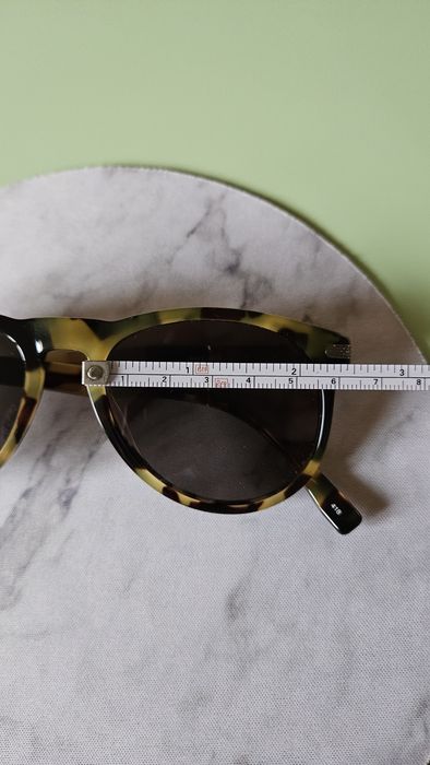 Lacoste L897S brąz modne okulary przeciwsłoneczne.