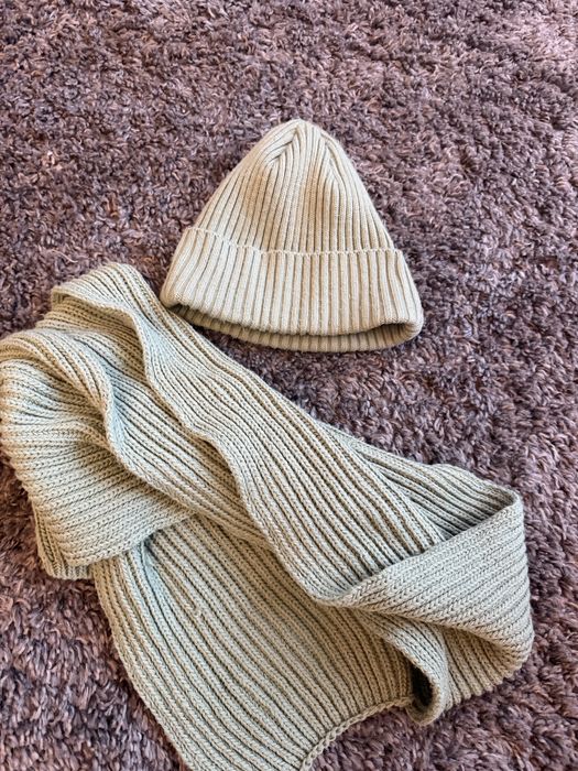 Шапка колір оліва зелений