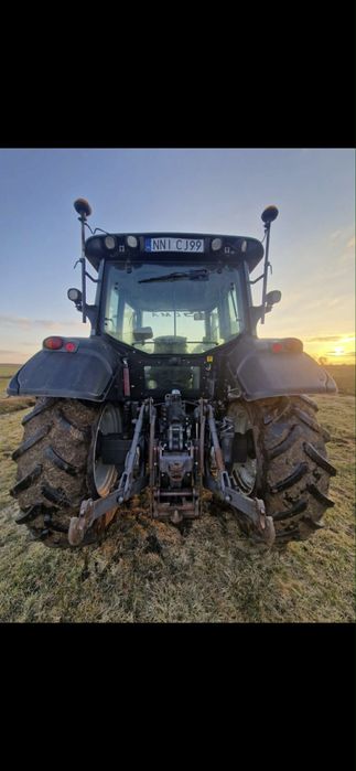 Ciągnik Valtra N123 i prasa John Deere V451M