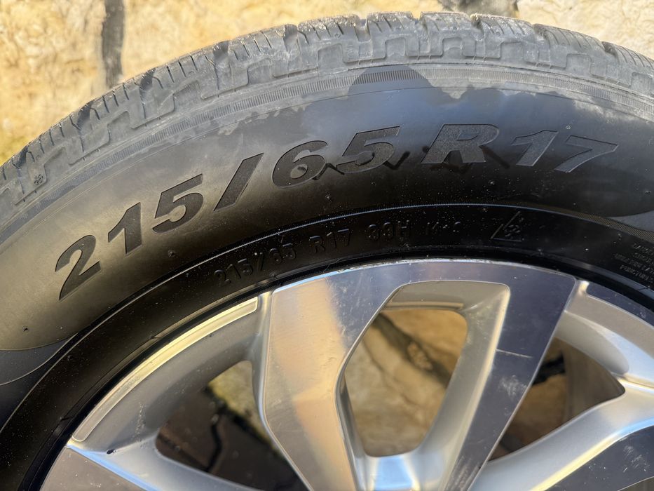 Oryginalne felgi 17” od VW T-Roc , Pirelli scorpion 215 65 R17  zimowe jak nowe