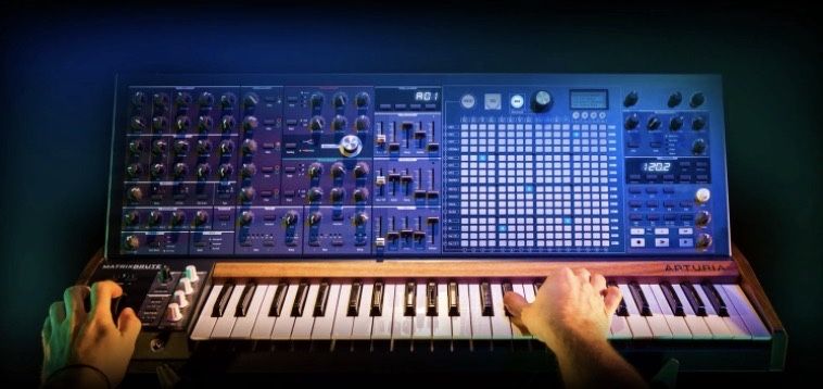 Arturia MatrixBrute Bundle синтезатор