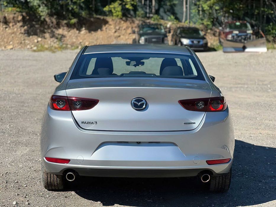 Mazda 3      2021