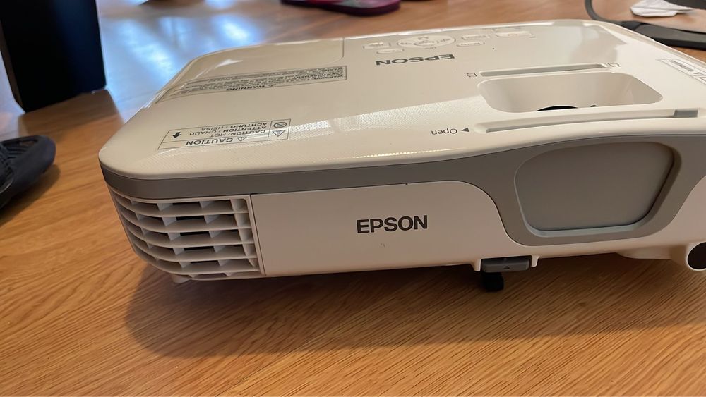Vendo projector  semi -novo da marca Epson , modelo : EB-x11