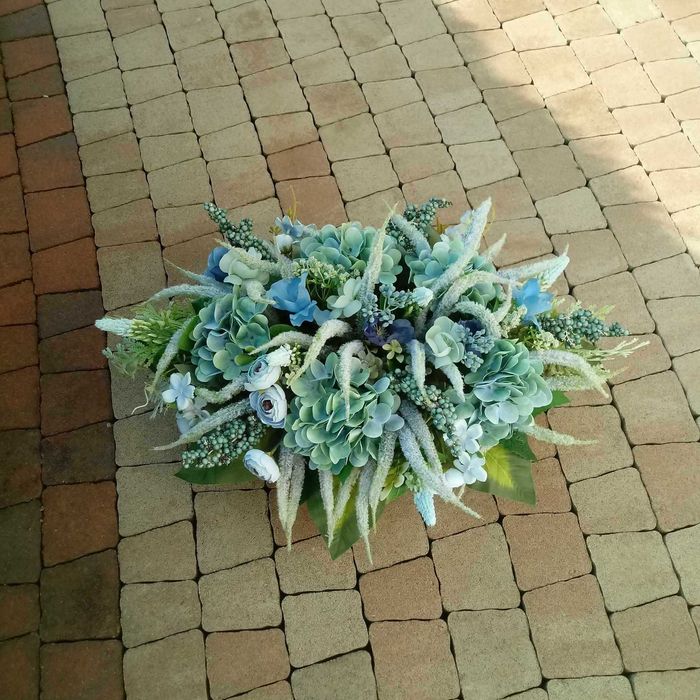 Kwiaty sztuczne na grób, stroik, dekoracja funeralna, stroik na grób