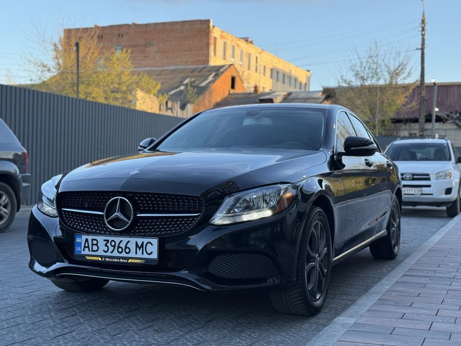 Mercedes Benz C 300 (4MATIC)  в гарному стані