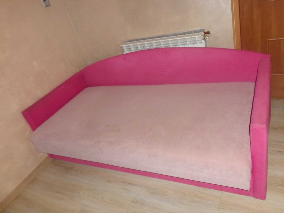Łóżko dla dziewczynki  180/90  z  pojemnikiem na pościel