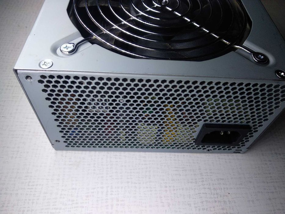 Блок питания Supermicro PWS-502-PQ робочий  по линни 12 вольт 492 Ватт