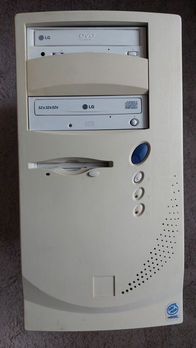 Komputer składak DVD, czytnik dyskietek, nagrywarka CD, Windows