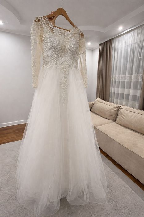 Продам весільню сукню