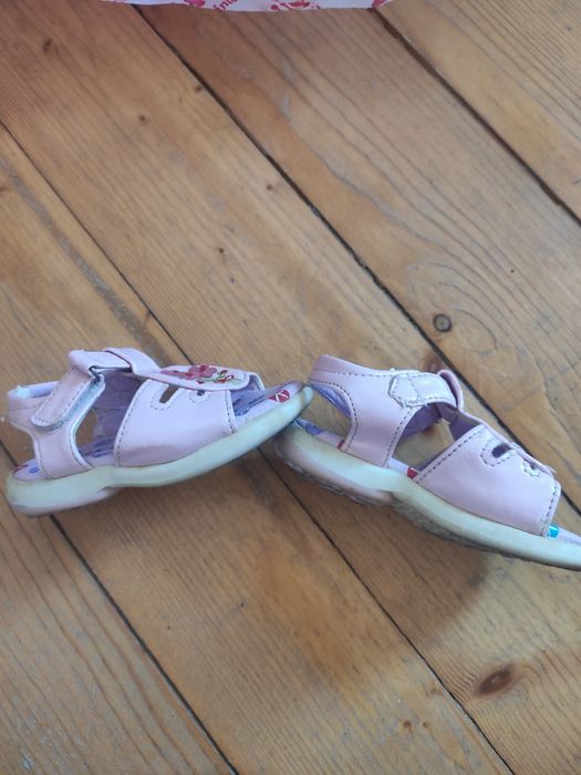 Безкоштовно босоніжки 20 розмір