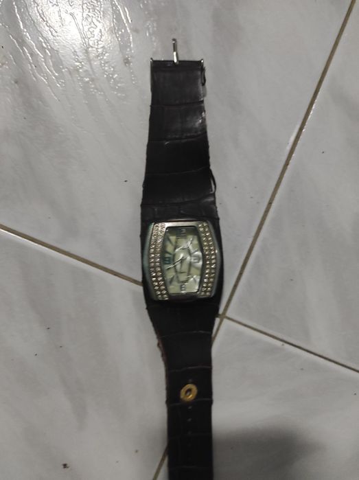 Conjunto de relógios ler anúncio