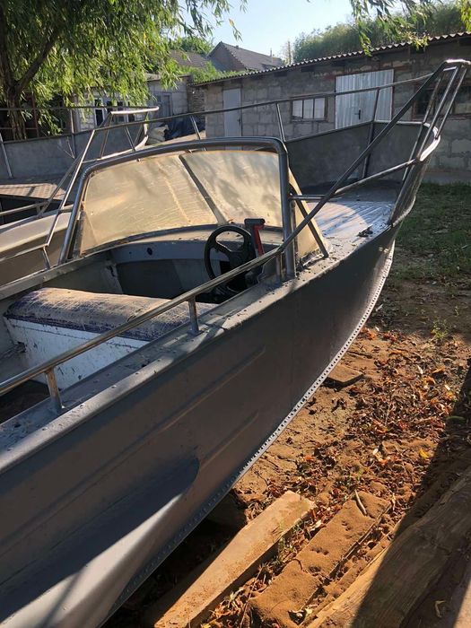 Лодка для профессиональной рыбалки