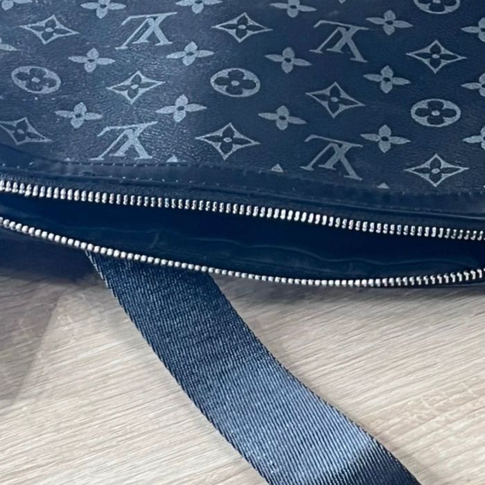 Bolsa Louis Vuitton (LV) Preta Homem Pochete