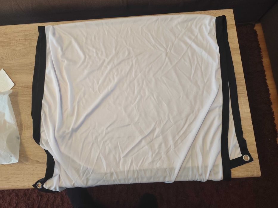 Mata do projektora 150 cm 16:9 z akcesoriami